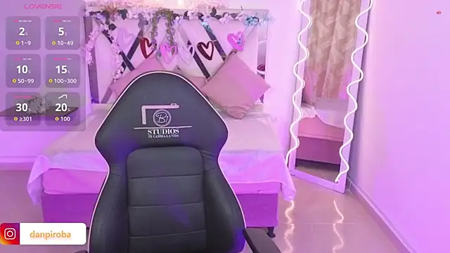 ZURY TAY online show from September 2025 11:49:02 AM