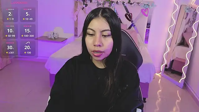 ZURY TAY online show from October 2025 11:56:01 AM