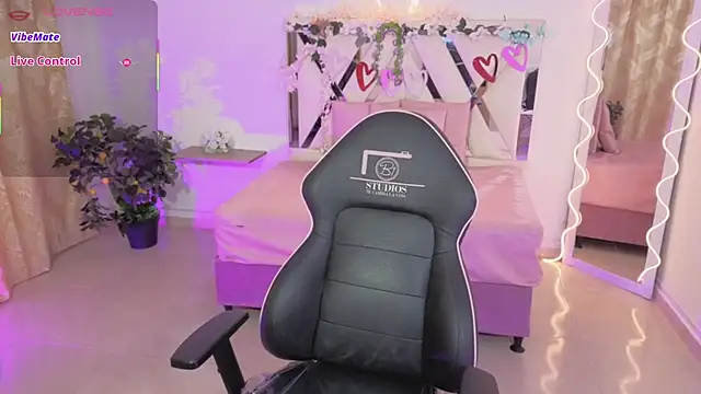 ZURY TAY online show from November 2025 11:48:01 AM