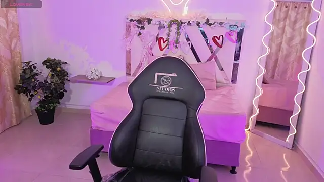 ZURY TAY online show from November 2025 11:38:02 AM