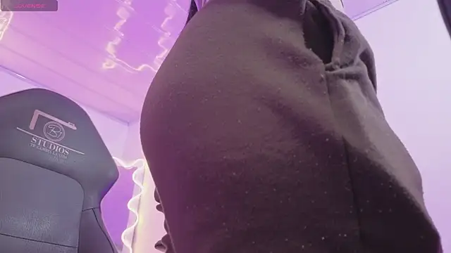 ZURY TAY online show from April 2026 11:49:01 AM