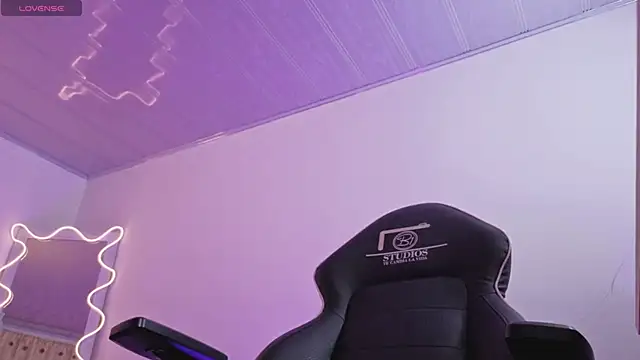 ZURY TAY online show from November 2025 11:58:02 AM