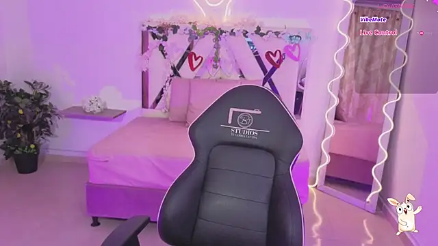 ZURY TAY online show from November 2025 11:43:01 AM