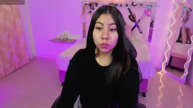 ZURY TAY online show from October 2025 11:42:01 AM