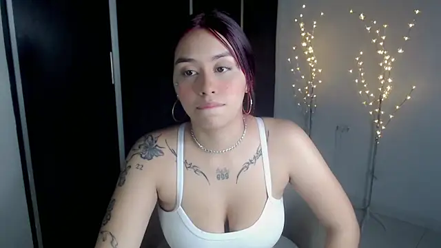 Snapshot of Darlyn_big chatting on November 2025 12:00:01 AM Darlyn big online show from November 2025 12:00:01 AM