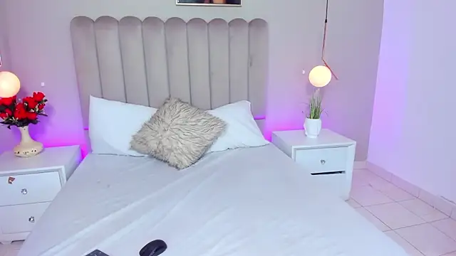 Dani rosse  online show from April 2026 12:41:02 PM