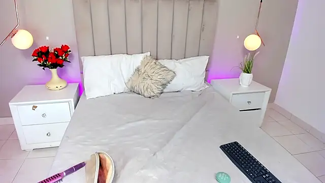 Dani rosse  online show from April 2026 06:10:01 PM