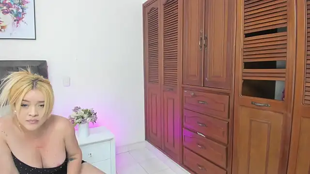 Dani rosse  online show from April 2026 09:39:33 PM