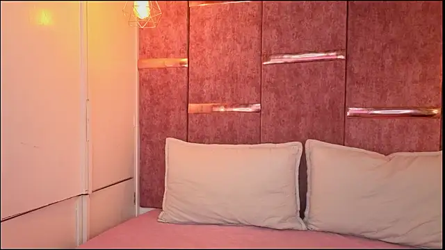 maddy1y  online show from February 2026 12:01:02 PM