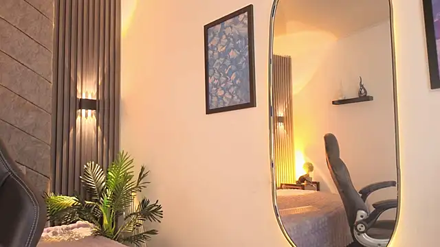 Snapshot of maddy1y_ chatting on October 2025 12:02:01 PM maddy1y online show from October 2025 12:02:01 PM