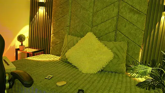 maddy1y  online show from January 2026 11:50:01 AM