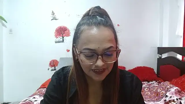 Lady 16 online show from September 2025 03:18:02 PM