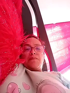 Lady 16 online show from November 2025 04:12:01 PM