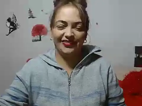 Lady 16 online show from November 2025 03:50:01 AM