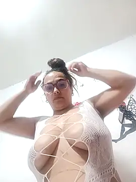 Lady 16 online show from September 2025 11:37:01 AM