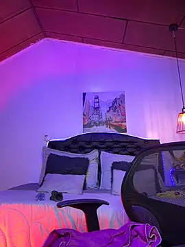 Eymmy 24 online show from October 2025 02:10:02 AM