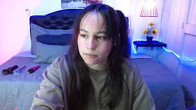 Eymmy 24 online show from September 2025 03:23:02 AM