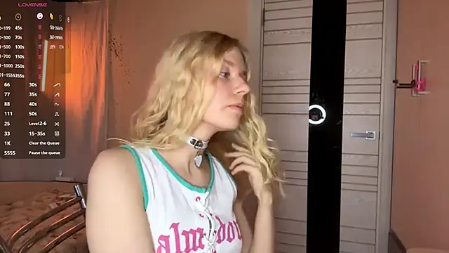 Snapshot of MaryjaneSpider chatting on September 2025 02:40:01 PM MaryjaneSpider online show from September 2025 02:40:01 PM