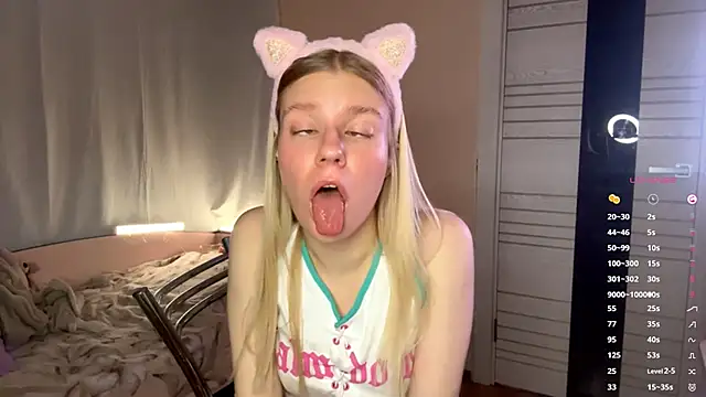 Snapshot of MaryjaneSpider chatting on October 2025 06:51:01 PM MaryjaneSpider online show from October 2025 06:51:01 PM