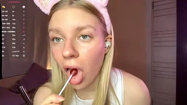 Snapshot of MaryjaneSpider chatting on October 2025 03:43:02 PM MaryjaneSpider online show from October 2025 03:43:02 PM