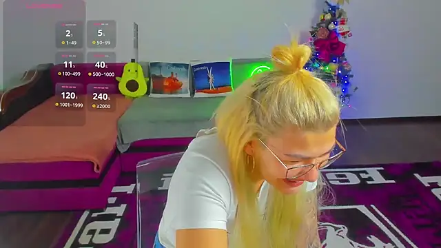 MiaKiittyy online show from December 2025 01:31:01 AM