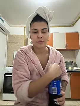 MiaKiittyy online show from October 2025 08:52:01 PM