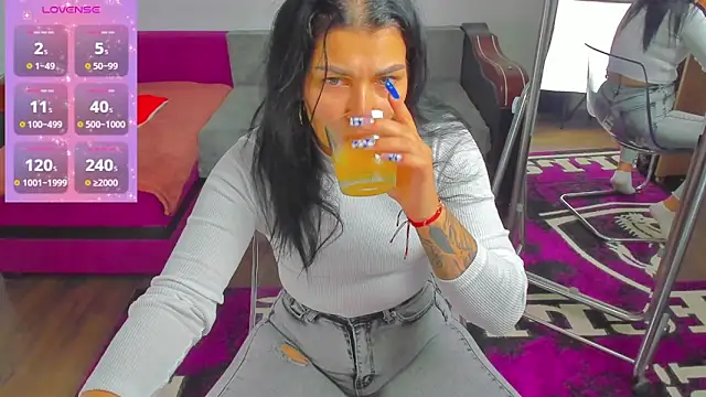 Snapshot of MiaKiittyy chatting on October 2025 04:38:02 PM MiaKiittyy online show from October 2025 04:38:02 PM