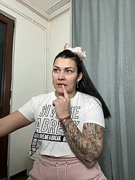 MiaKiittyy online show from February 2026 11:15:02 PM