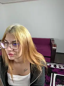 Snapshot of MiaKiittyy chatting on November 2025 01:32:02 AM MiaKiittyy online show from November 2025 01:32:02 AM