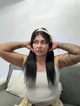 MiaKiittyy online show from May 2026 08:29:02 PM