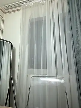 MiaKiittyy online show from April 2026 10:47:01 PM