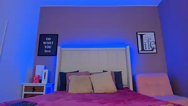 sarahyessica online show from February 2026 07:05:01 AM