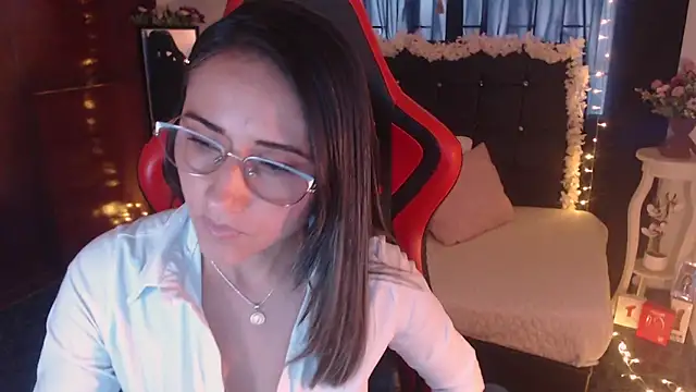 Sofia-mel online show from October 2025 02:47:02 PM