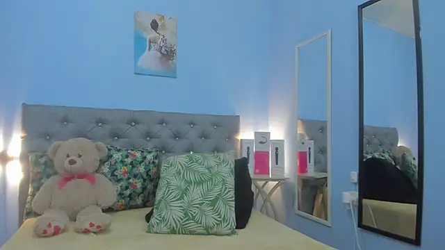 neferet opal online show from October 2025 12:20:01 AM