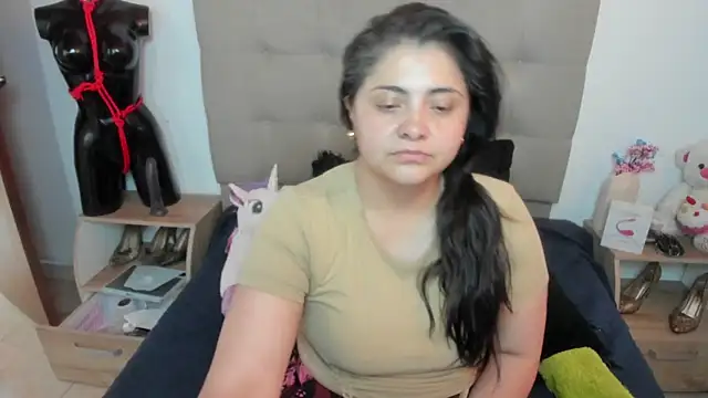 TifanyAmazinng online show from November 2025 12:31:01 PM