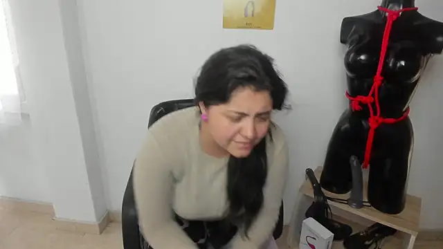 TifanyAmazinng online show from September 2025 12:43:02 PM