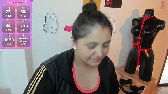 TifanyAmazinng online show from October 2025 12:39:01 PM