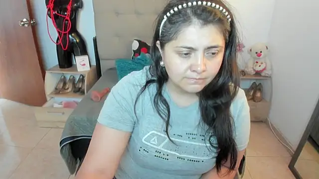 TifanyAmazinng online show from December 2025 12:26:01 PM