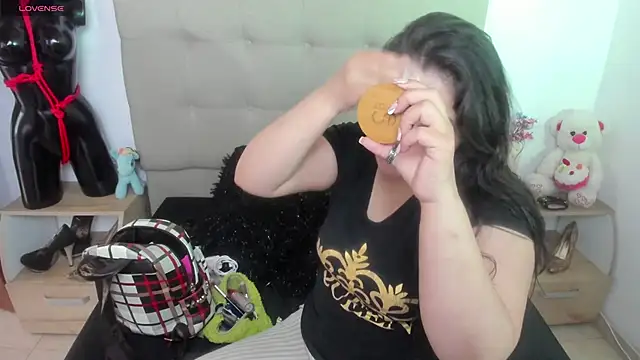 TifanyAmazinng online show from October 2025 12:36:01 PM