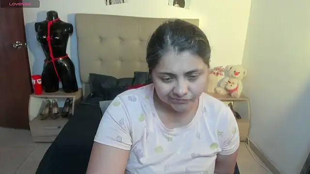 TifanyAmazinng online show from January 2026 01:07:01 PM