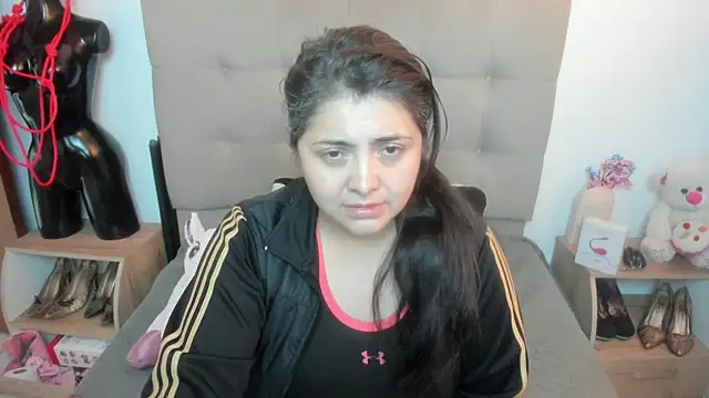 TifanyAmazinng online show from December 2025 12:26:01 PM