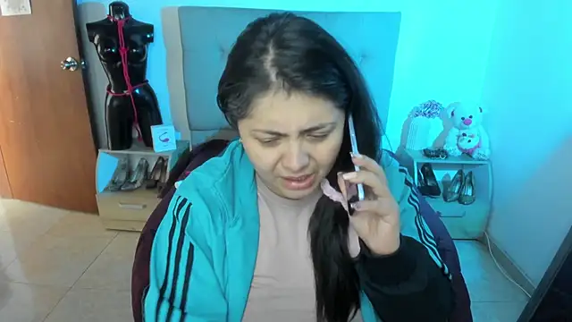 TifanyAmazinng online show from December 2025 12:44:02 PM