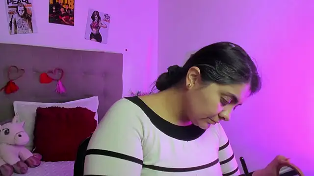 TifanyAmazinng online show from February 2026 12:50:02 PM