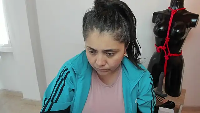 TifanyAmazinng online show from September 2025 12:18:02 PM