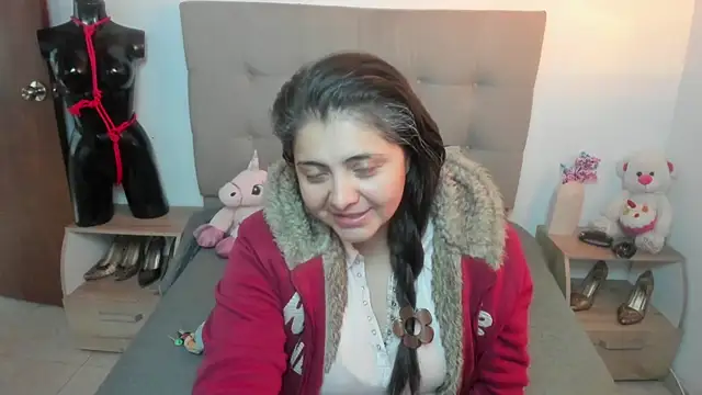 TifanyAmazinng online show from November 2025 12:33:02 PM