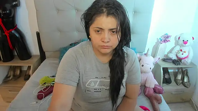 TifanyAmazinng online show from November 2025 12:27:02 PM