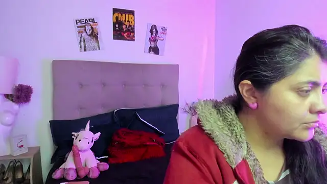 TifanyAmazinng online show from February 2026 12:45:01 PM