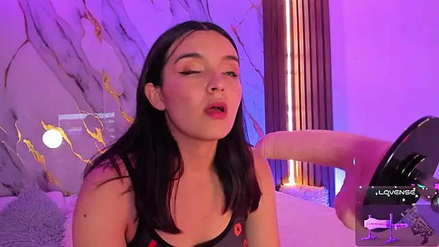 alicecute77 online show from November 2025 02:28:02 AM