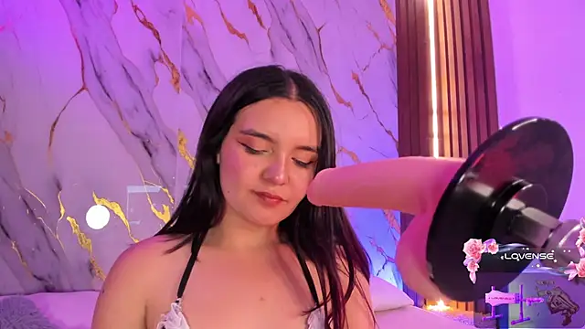 alicecute77 online show from November 2025 02:28:02 AM