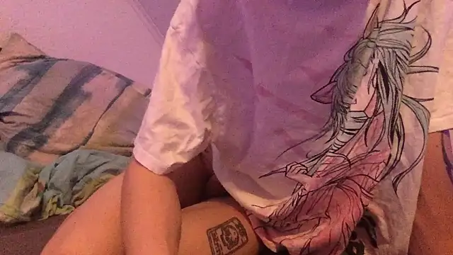 Snapshot of TwinklustbyEmi chatting on December 2025 04:00:01 PM TwinklustbyEmi online show from December 2025 04:00:01 PM